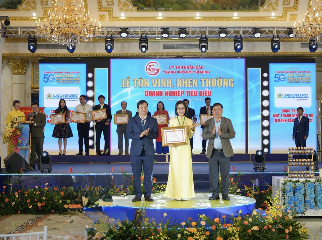 Lữ Hành Saigontourist Đón Nhận Danh Hiệu Doanh Nghiệp Thành Phố Hồ Chí Minh Tiêu Biểu 2025