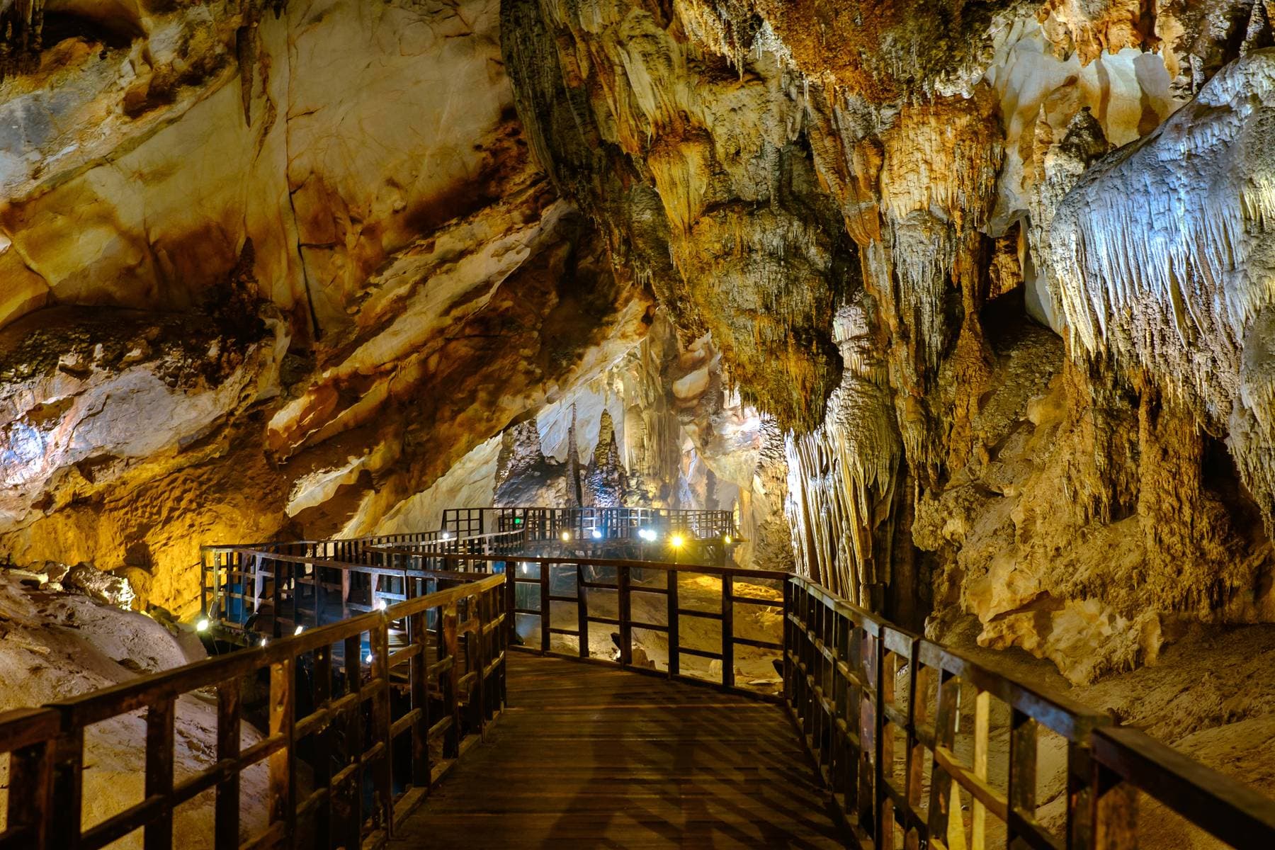 Đà Nẵng - Hội An - Khu Du Lịch Bà Nà Hills - Động Phong Nha - Huế - 5N4Đ
