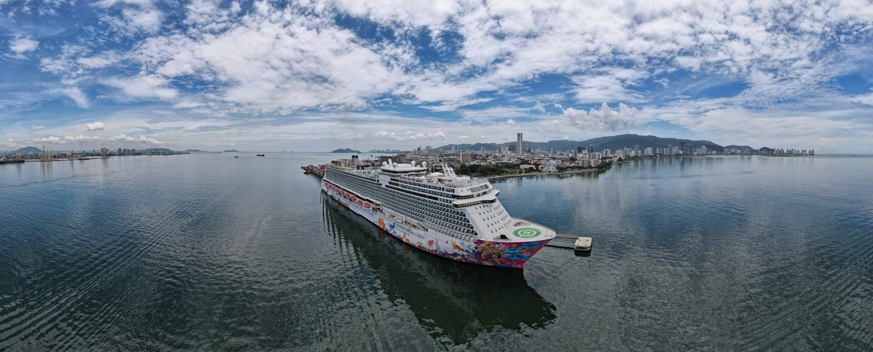 Du Thuyền Genting Dream 5 Sao: Hải Trình Sang Trọng Singapore - Phuket