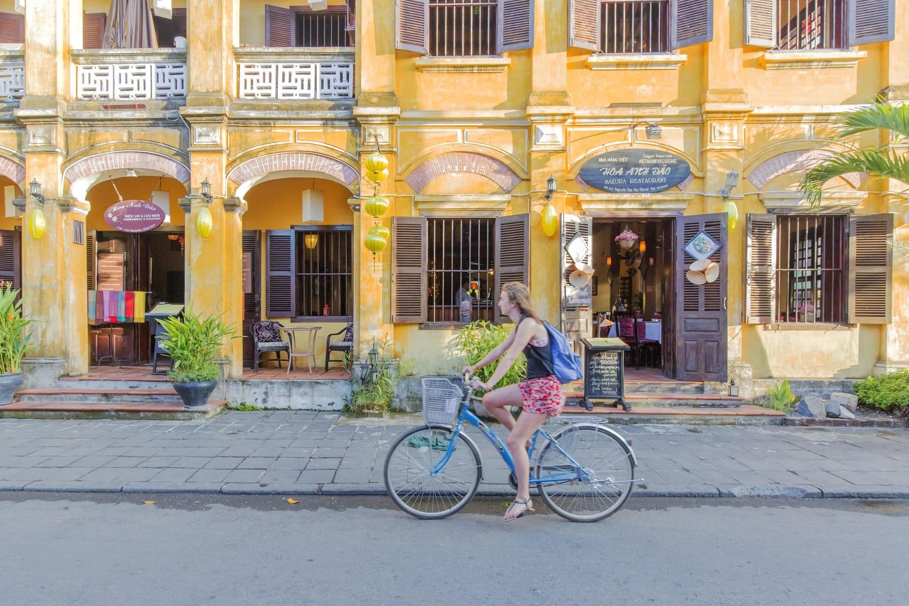 Đà Nẵng - Hội An - KDL Bà Nà - Cầu Vàng - Bảo Tàng Tranh 3D - Huế