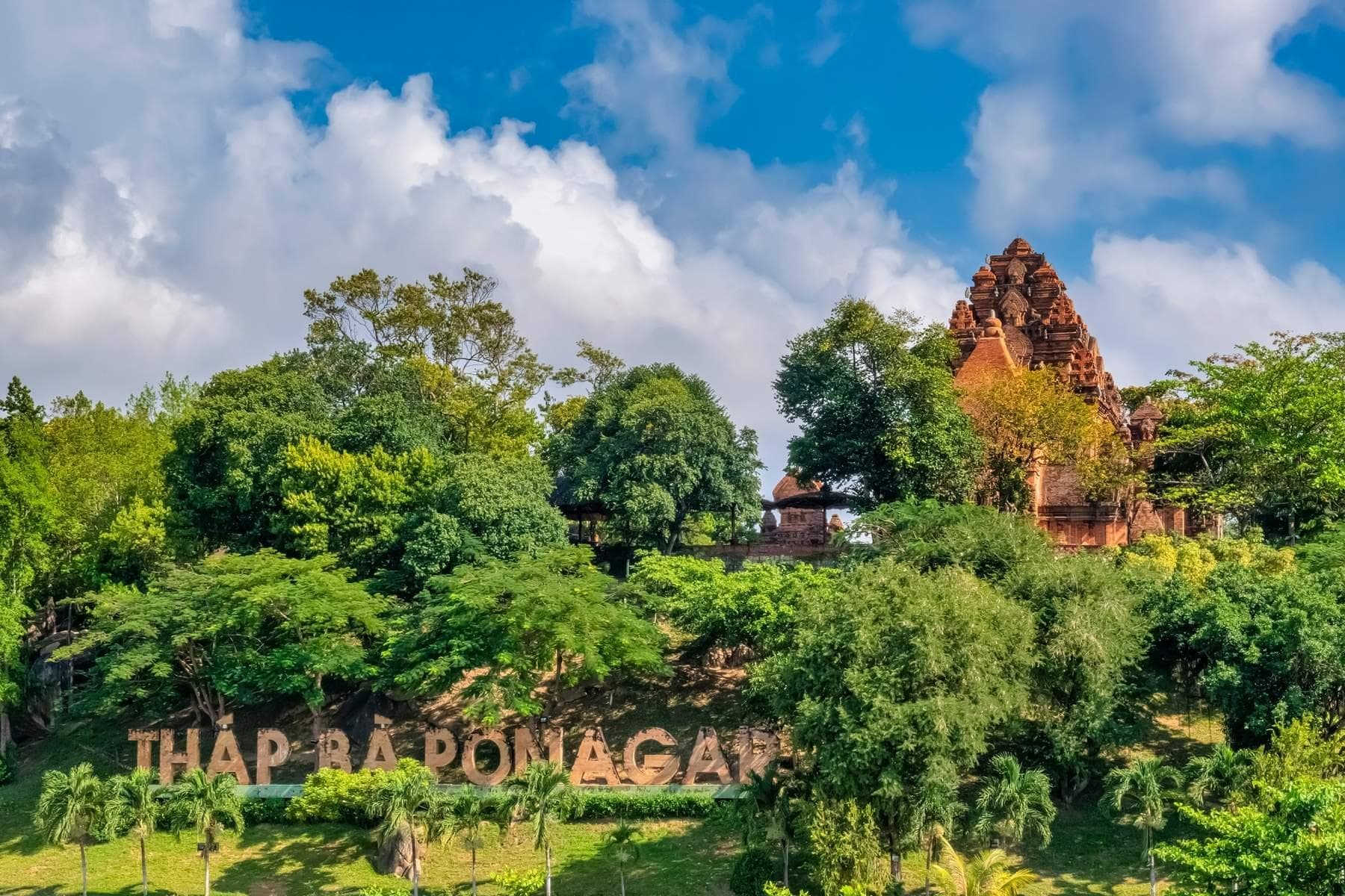 Sự Kiện Lễ Hội Ẩm Thực : Nha Trang – Chùa Long Sơn - Dốc Lết - Vega City Tháp Bà Ponaga – Làng Yến Mai Sinh