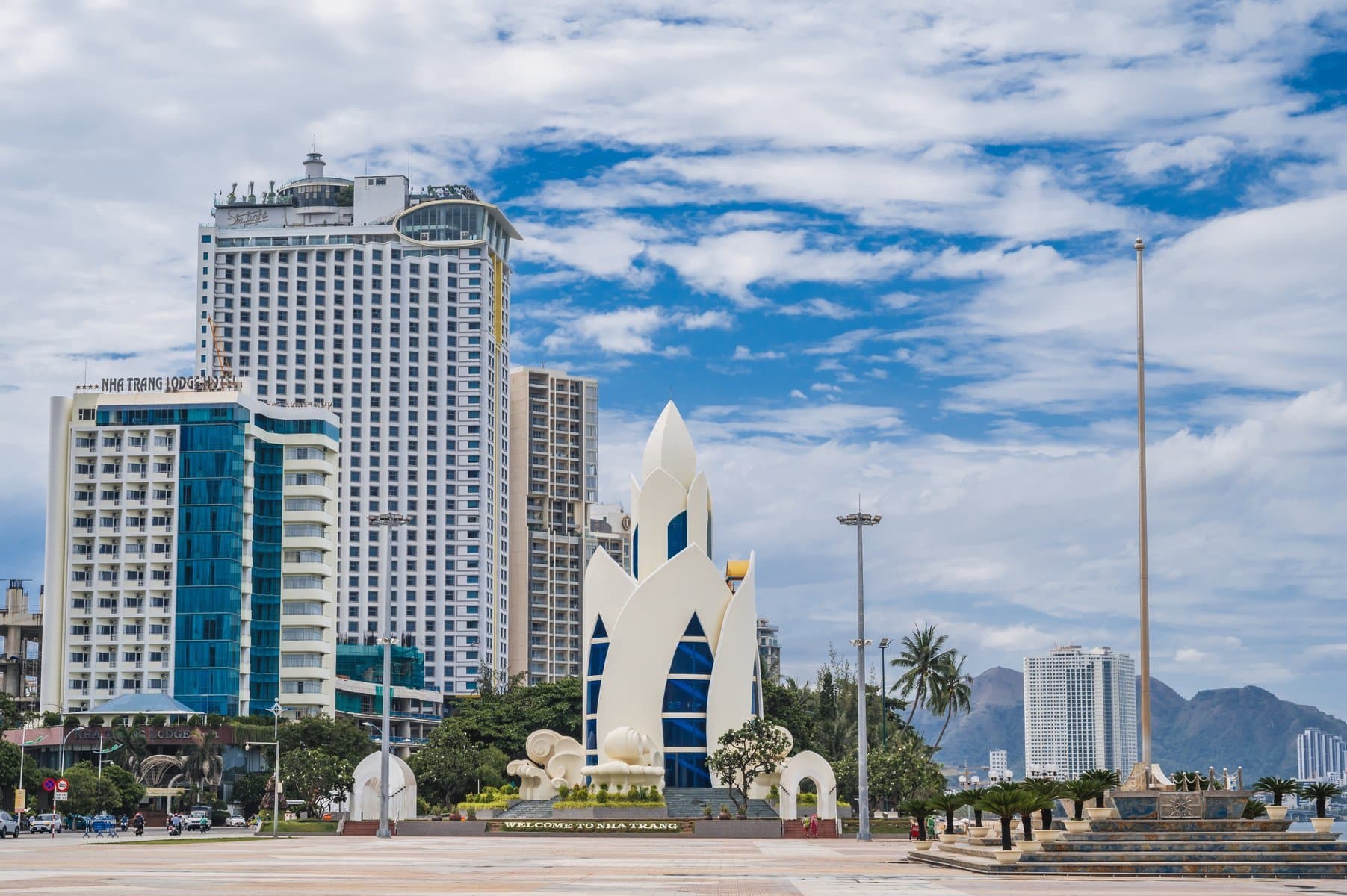 Thác Yangbay - Đảo Hoa Lan - Vega City – Marina Beach Club Khám Phá Vinwonders & Buffet Trưa – Làng Gồm Bàu Trúc