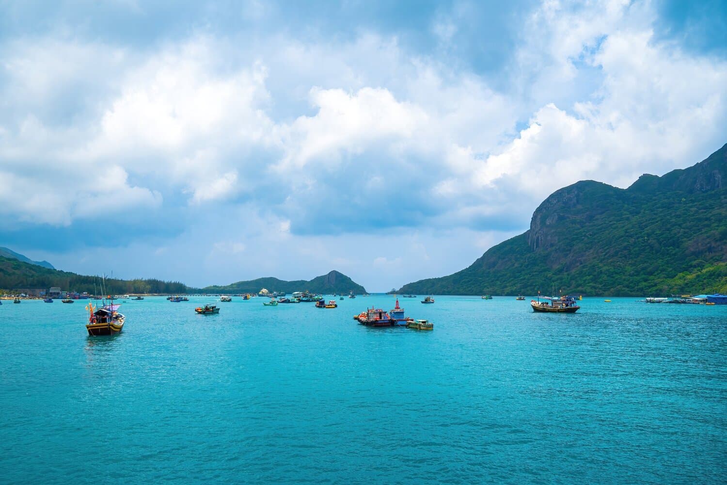 CÔN ĐẢO 2 NGÀY 1 ĐÊM